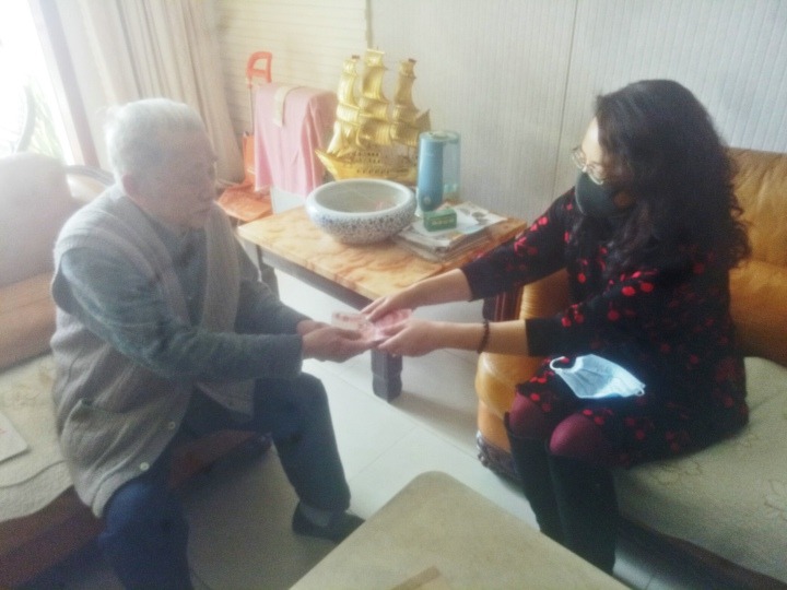 热诚写大爱，，，，，，，，质朴映赤心