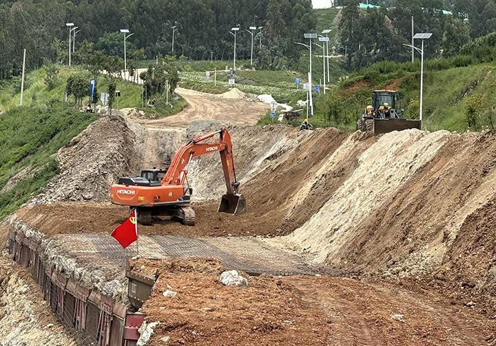 清静生产重于泰山——先锋煤业东环线运输蹊径刷新工程圆满完工