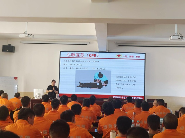 抢救培训“实时雨”，，，，，，云南省红十字会泽润矿山救援新苗