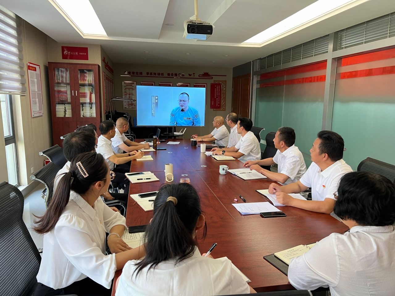 南宫ng28地产党支部组织开展“以案为鉴 明纪守廉”警示教育活动